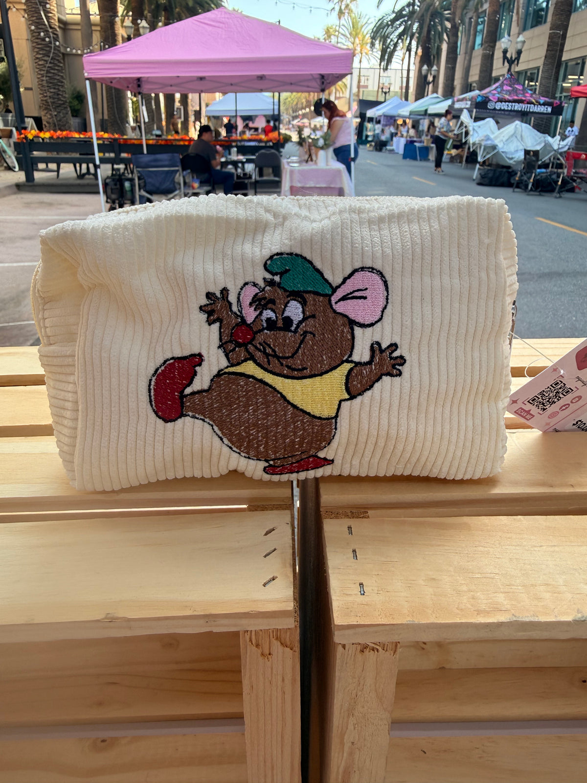 Gus Gus Embroidered Zipper Pouch
